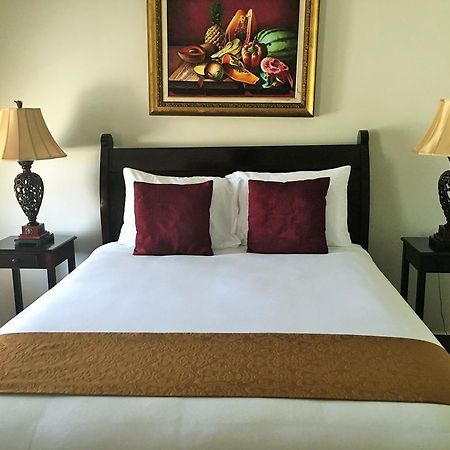 Ocean West Boutique Hotel Nassau Buitenkant foto