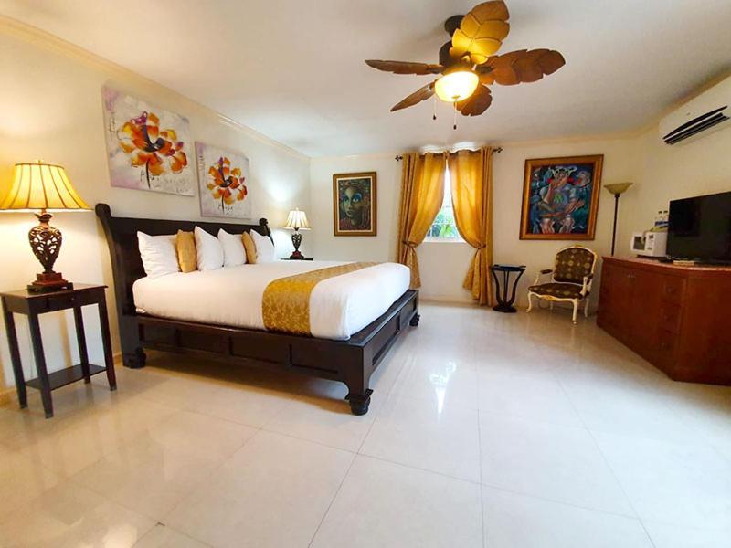 Ocean West Boutique Hotel Nassau Buitenkant foto
