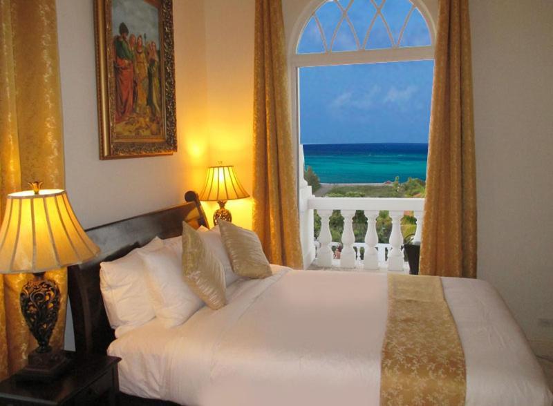 Ocean West Boutique Hotel Nassau Buitenkant foto