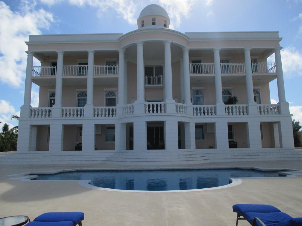 Ocean West Boutique Hotel Nassau Buitenkant foto