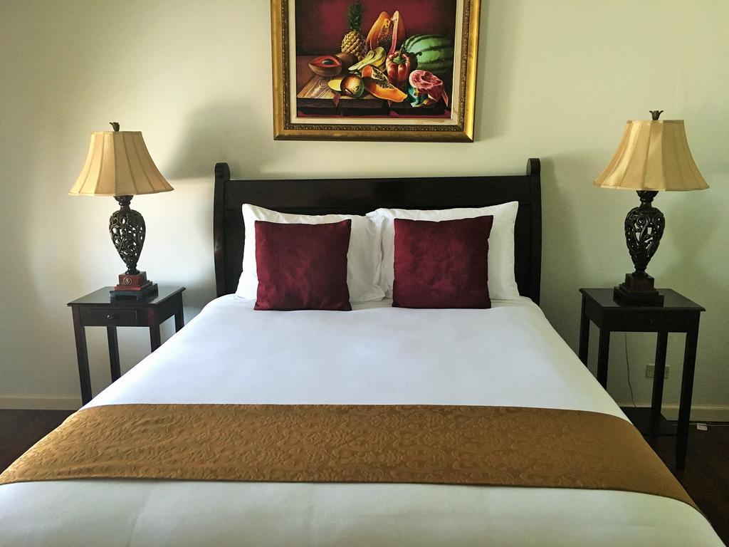 Ocean West Boutique Hotel Nassau Buitenkant foto
