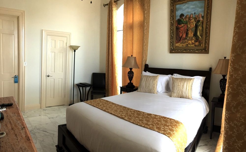 Ocean West Boutique Hotel Nassau Buitenkant foto