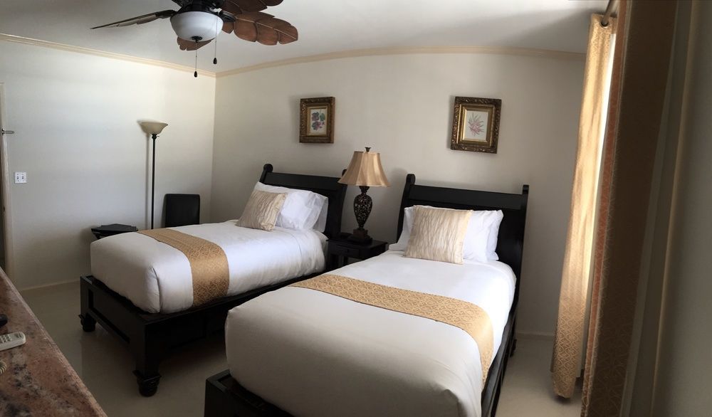 Ocean West Boutique Hotel Nassau Buitenkant foto
