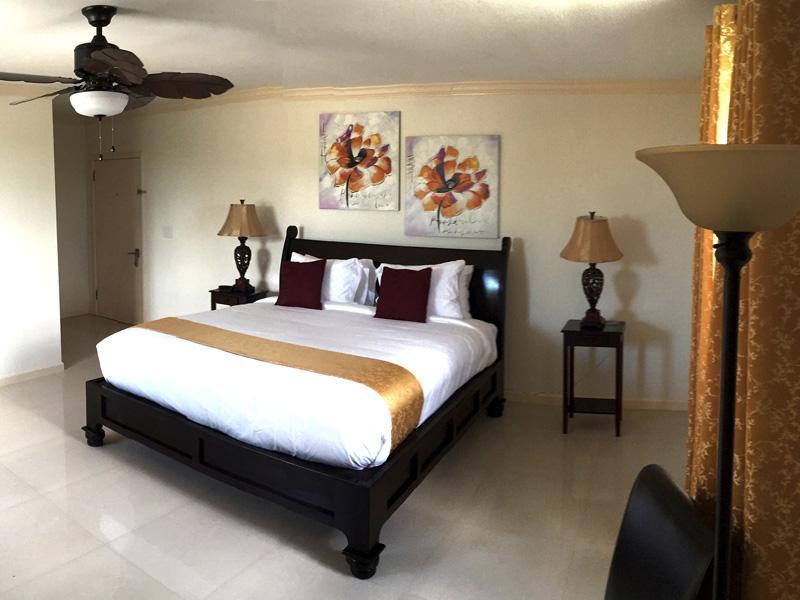 Ocean West Boutique Hotel Nassau Buitenkant foto