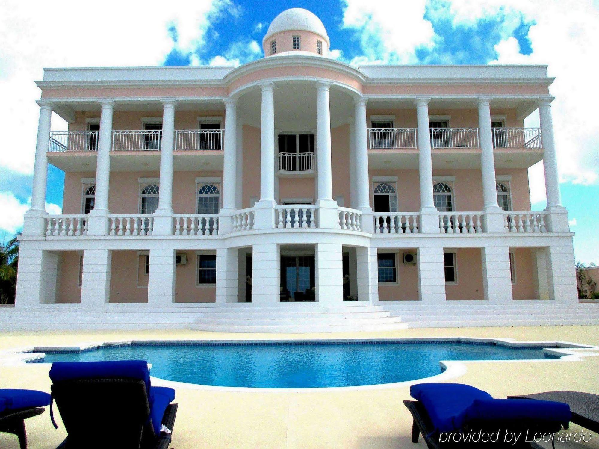 Ocean West Boutique Hotel Nassau Buitenkant foto