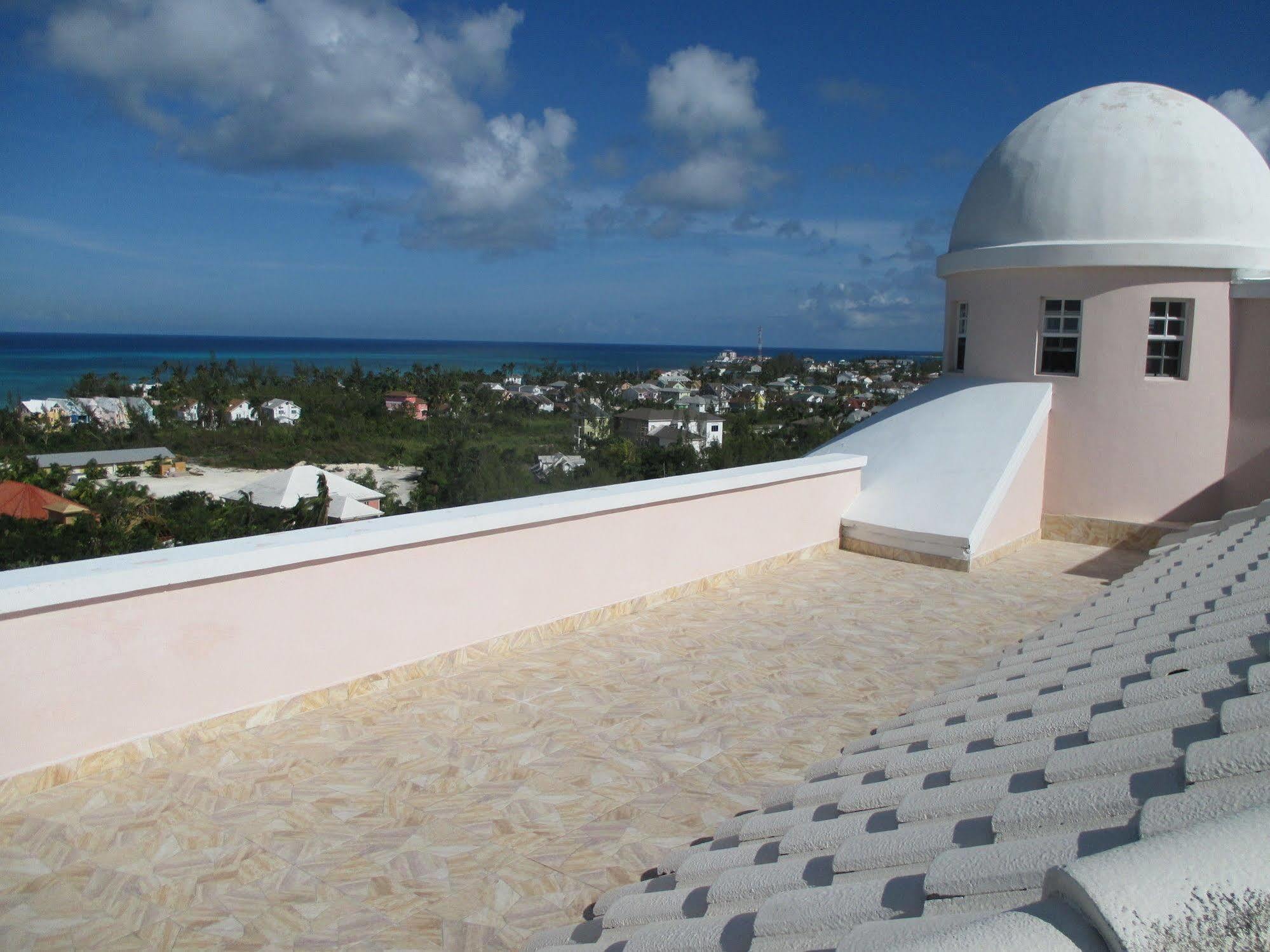Ocean West Boutique Hotel Nassau Buitenkant foto