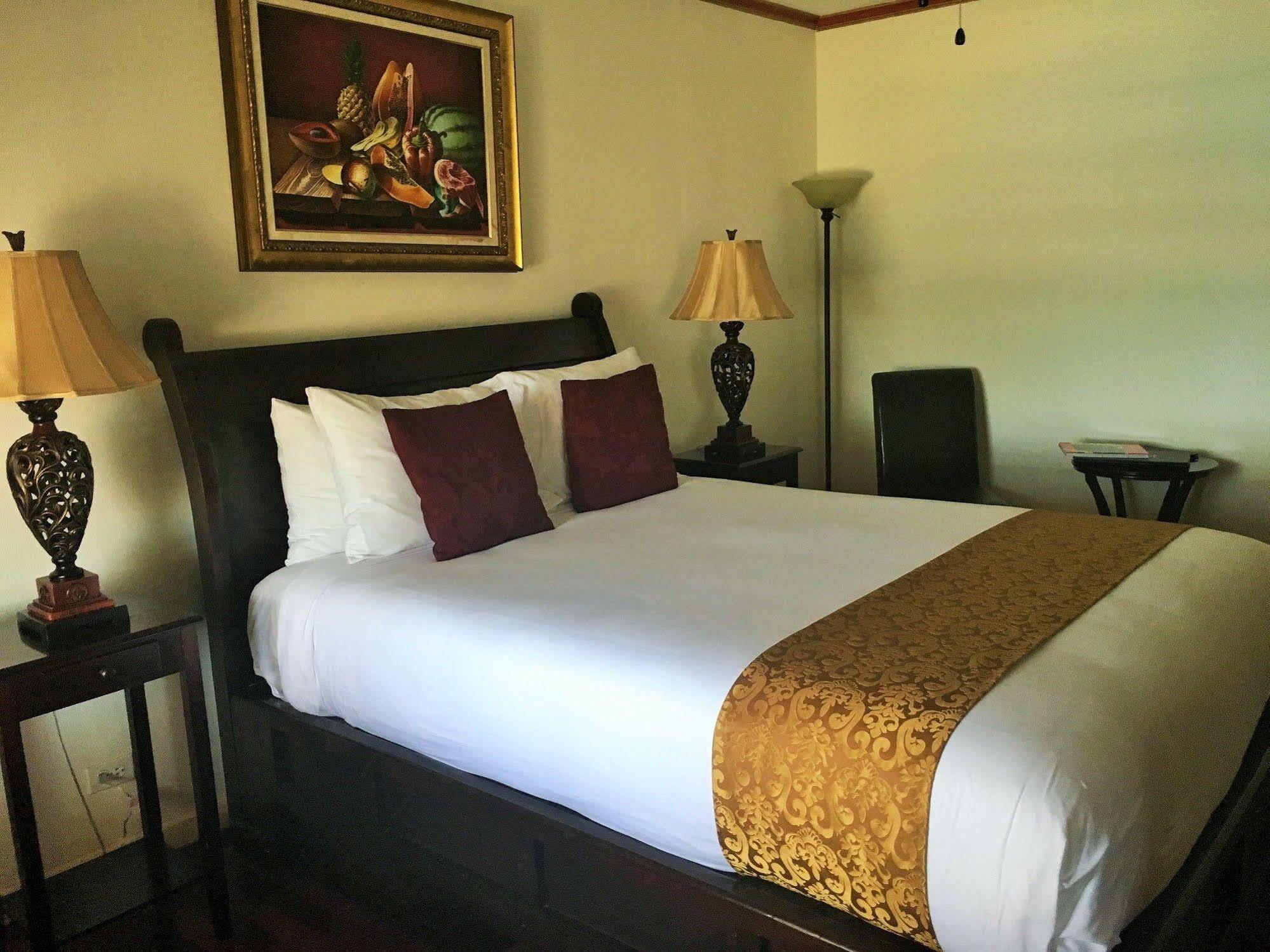 Ocean West Boutique Hotel Nassau Buitenkant foto