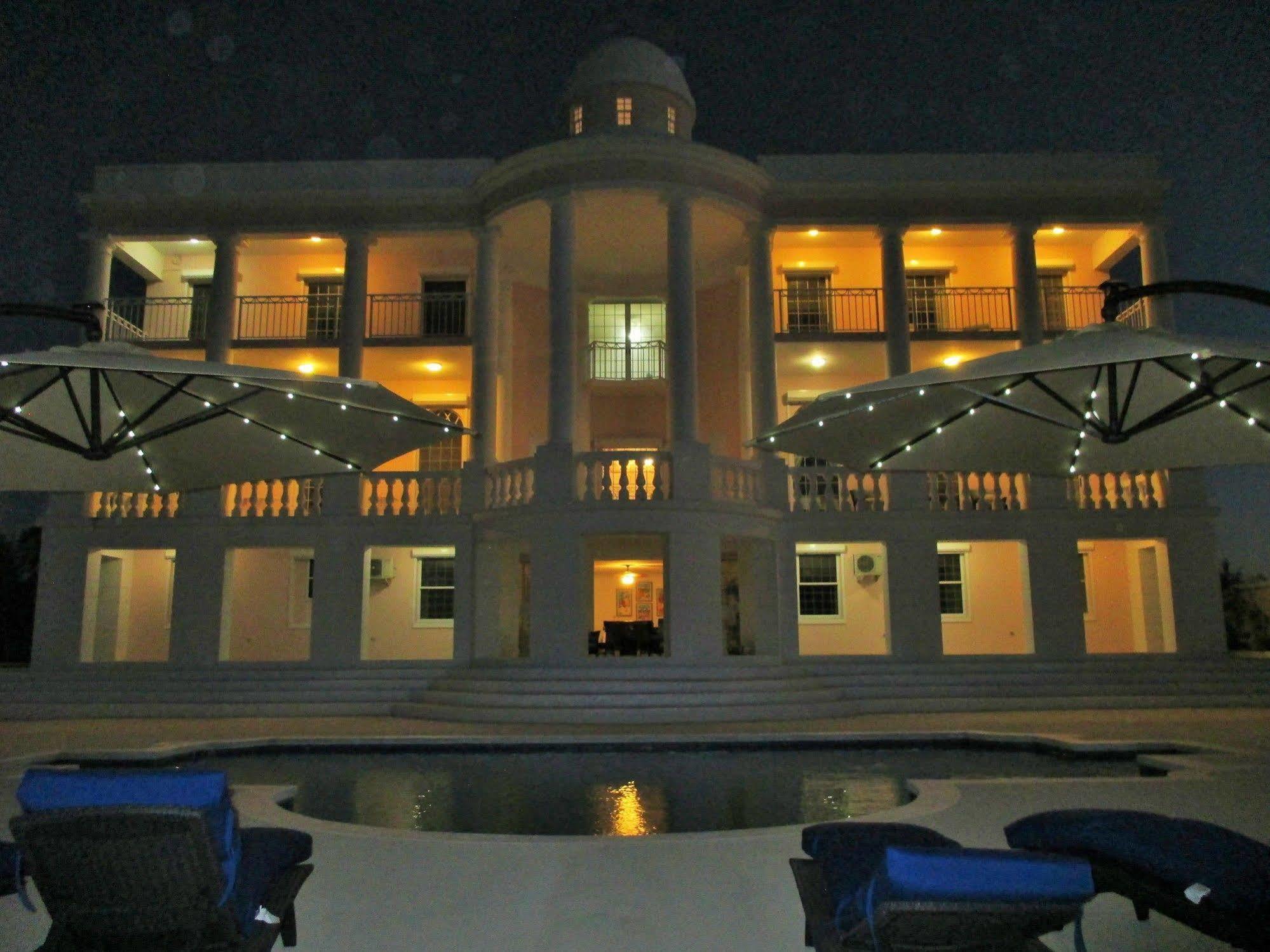 Ocean West Boutique Hotel Nassau Buitenkant foto
